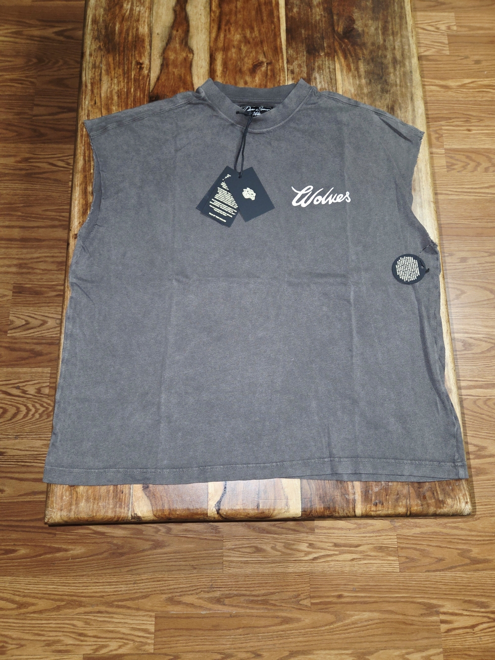 Darc Sport Men's "Renowned" Wolf Gray Sleeveless Muscle Tee - Picture 6 of 6